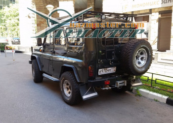 УАЗ ХАНТЕР . Верхняя часть багажника срезана.