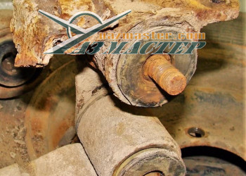 Заднее крепление рессор УАЗ 469 от старости, просто отвалилось, но рессоры еще живы!!!! 