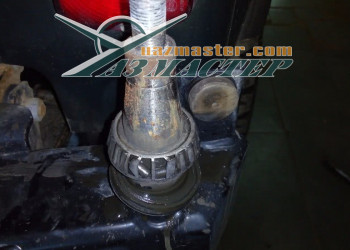 Подшипники крепления калитки запасного колеса , давно не видели смазки