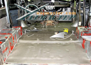 Поверх ВИБРОПЛАСТА укладываем  СПЛЕН на пол кузова УАЗ ХАНТЕР