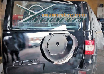 УАЗ патриот. Дверь задка, покраска и вклейка нового стекла
