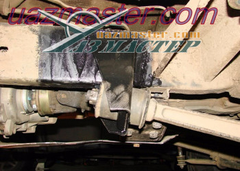 Кронштейны задние продольной тяги привариваем новые, бензобаки приходится снимать.