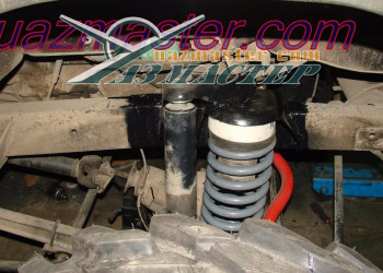 Кронштейн пружины и верхнее крепления амортизатора переносим.