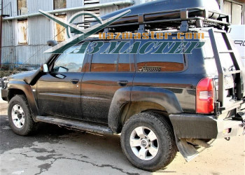 NISSAN PATROL 61. На багажнике удачно расположился КОФР.